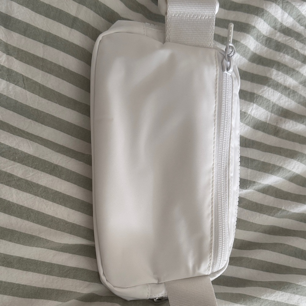 lululemon athletica White Belt Bag (Everyday) - Picture 4 of 7